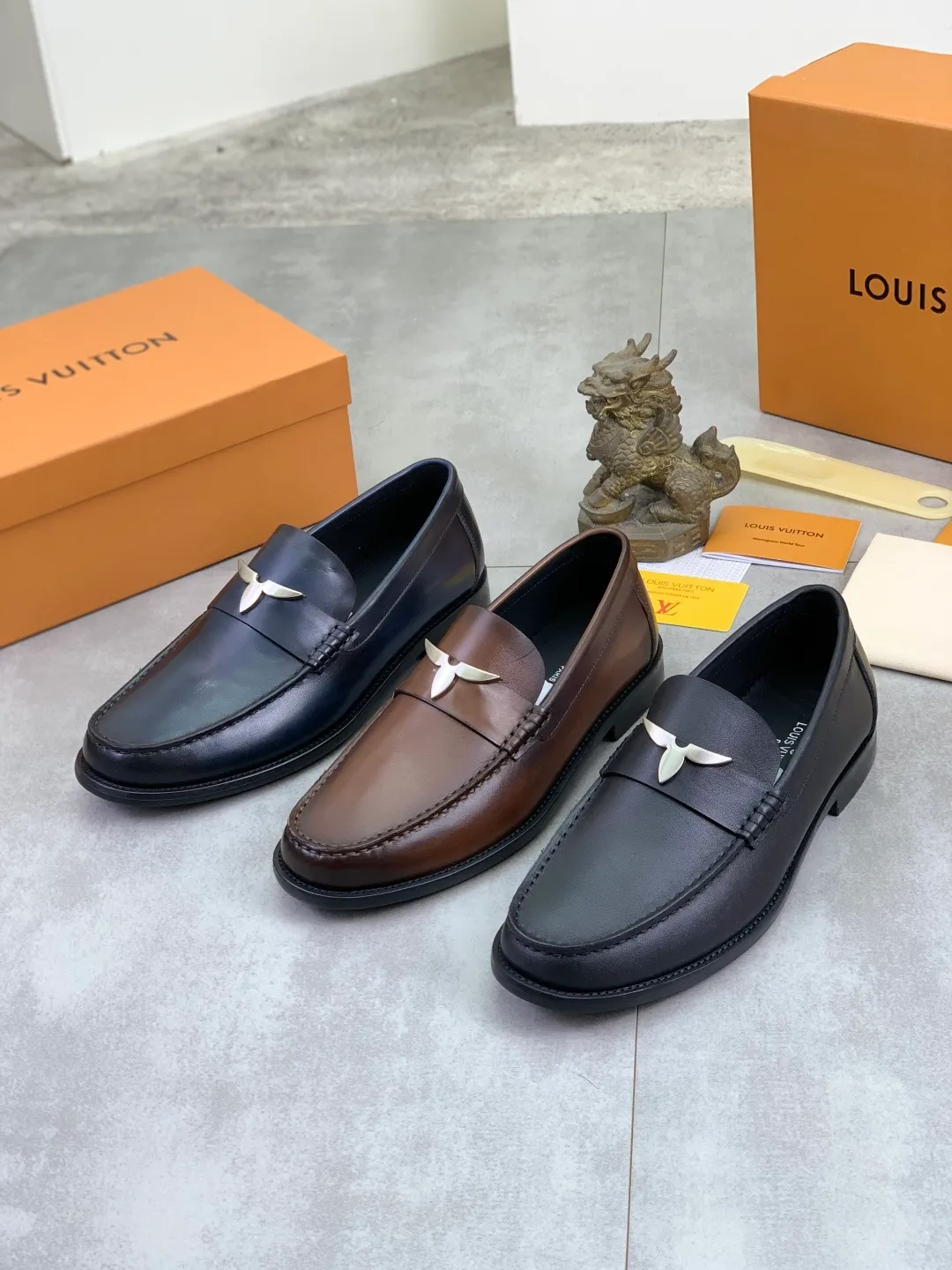 Men's men's shoes 💰P542 New style 💶[LOUIS VUITTON] Water-dyed Niuli Original order New style 🍀LV Louis Vuitton *——Top version of LV classic leather shoes! Made of imported original calfskin, original leather side strips and wear-resistant high-end rubber outsole! High quality products! Color: 3️⃣optional Size: 38-44 (45 customized)